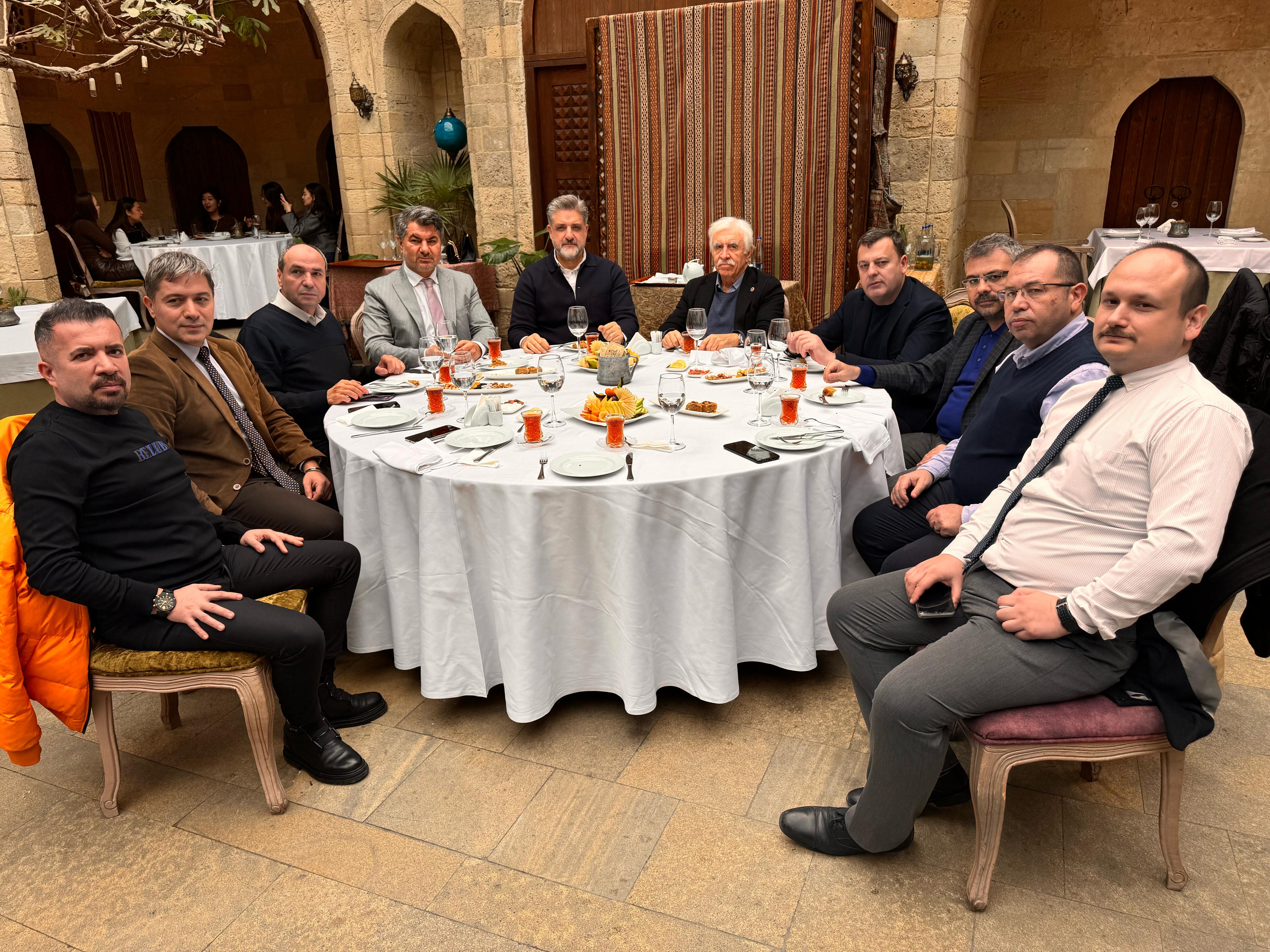 Türkiyə millət vəkilləri Türkiyə-Azərbaycan İş Adamları və Sənayeçiləri İctimai Birliyi (TÜİB) ilə bir araya gəldi.